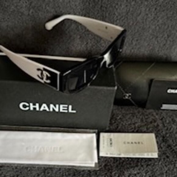 CHANEL SUNGLASSES - Picture 3 of 3